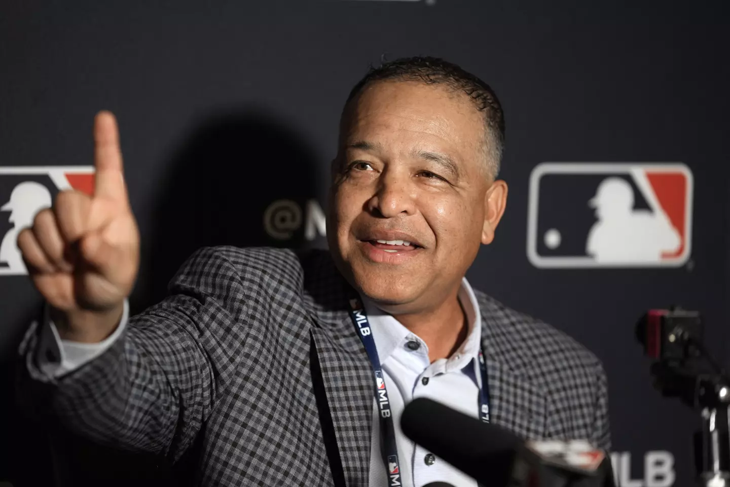 News Analysis: How will Dodgers reward Dave Roberts?